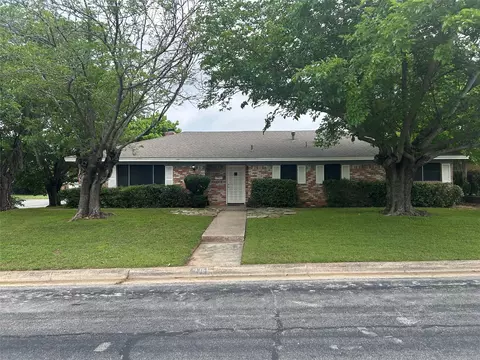 236 Hallbrook Dr, Fort Worth, TX 76134