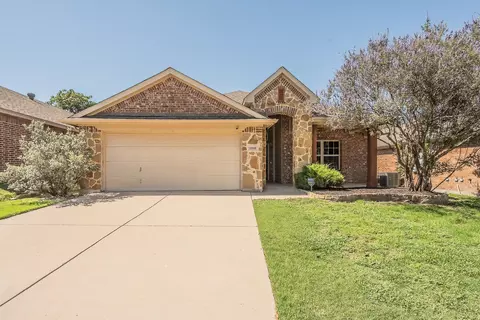 10100 Cougar Trl, Fort Worth, TX 76108
