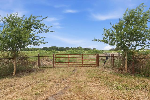 990 Lcr 610, Mart, TX 76664