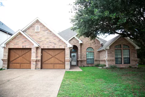 7416 Rolling Hills Dr, Benbrook, TX 76126