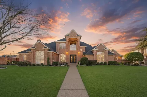 901 Walnut Falls Cir, Mansfield, TX 76063