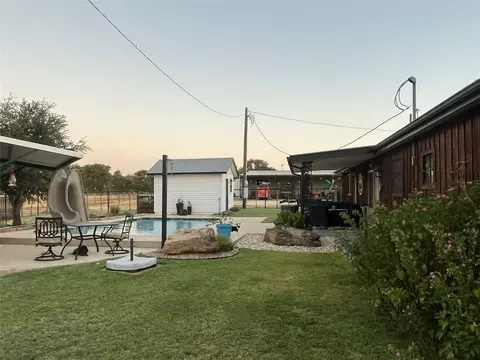 978 Longbranch Rd, Nocona, TX 76255