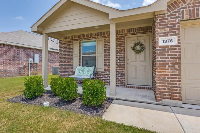 1376 Beach Dr, Azle, TX 76020
