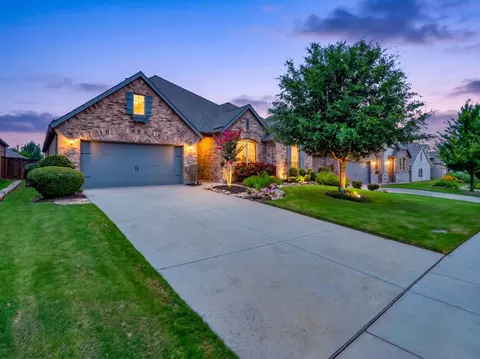 3713 Wildridge Blvd, Oak Point, TX 75068