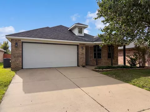 1618 Hillside Dr, Waxahachie, TX 75165