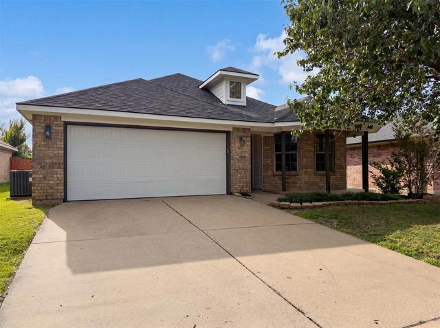 1618 Hillside Dr, Waxahachie, TX 75165