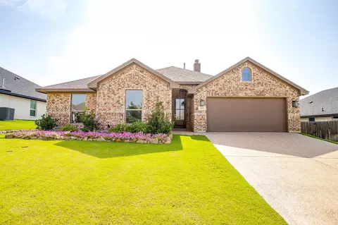 6817 Trail Rock Dr, Benbrook, TX 76126