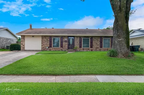 1523 Holiday Pl, Bossier City, LA 71112