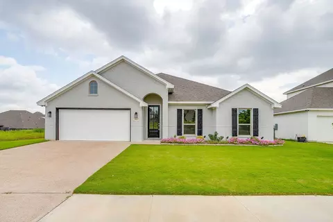 6913 Trail Rock Dr, Benbrook, TX 76126