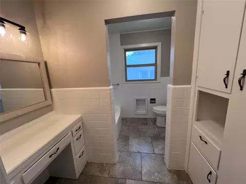 Bath - 3200 Proctor Ave, Waco, TX 76708 photo 1 of 7