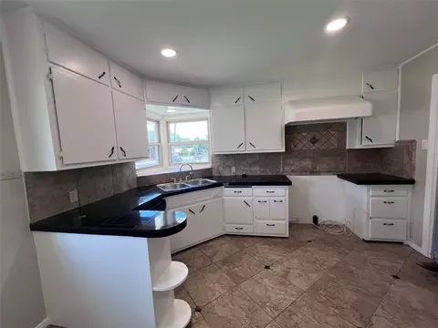 Kitchen - 3200 Proctor Ave, Waco, TX 76708 photo 3 of 3