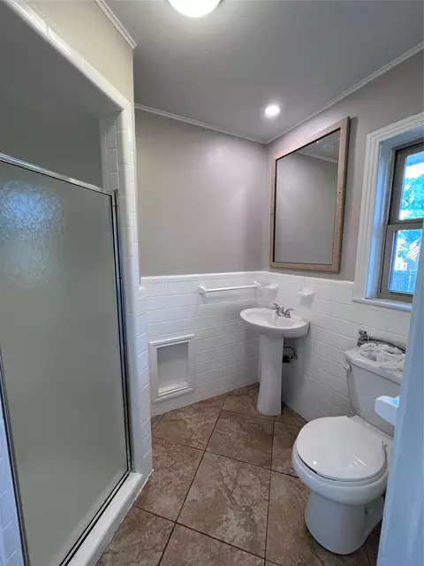 Bath - 3200 Proctor Ave, Waco, TX 76708 photo 5 of 7