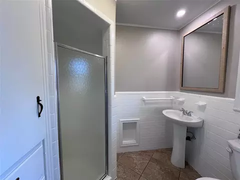 Bath - 3200 Proctor Ave, Waco, TX 76708 photo 6 of 7