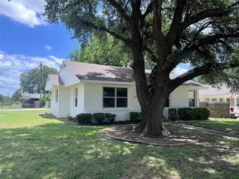 Exterior - 3200 Proctor Ave, Waco, TX 76708 photo 2 of 11