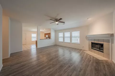 536 Goldstone Ln, Fort Worth, TX 76131