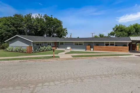 1613 S Cliff St, Decatur, TX 76234