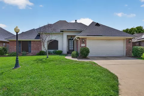 323 Oakland Pl, Bossier City, LA 71112