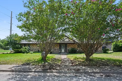 1215 Thunderbrook Dr, Desoto, TX 75115