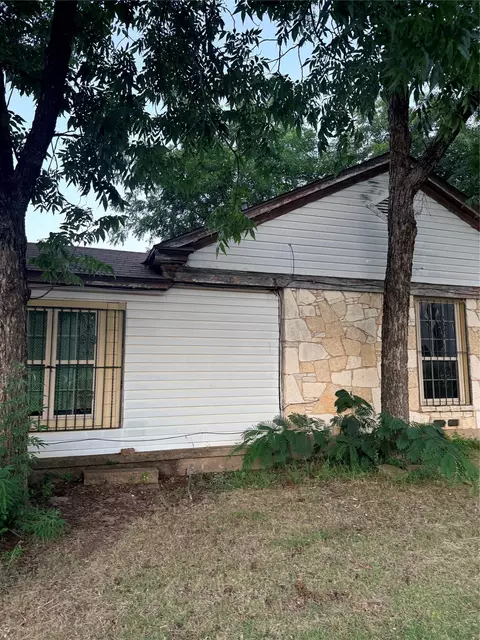 4027 Penrod Ave, Cockrell Hill, TX 75211