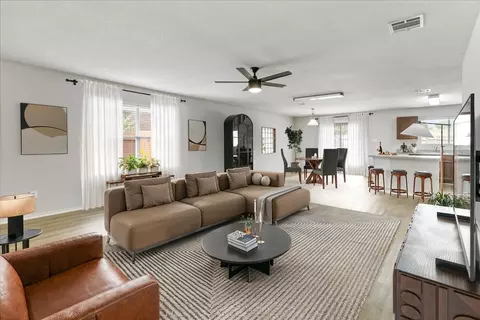 621 Woodpecker Ln, Fort Worth, TX 76108