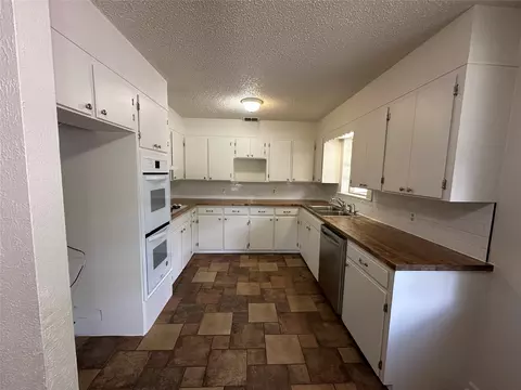 303 N Victor St, Comanche, TX 76442