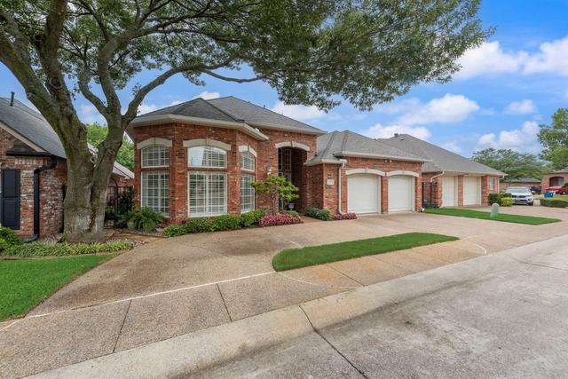 757 Village Green Dr, Desoto, TX 75115