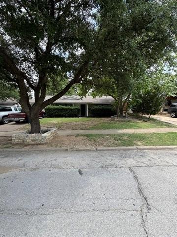 430 W Phillips Ct, Grand Prairie, TX 75051
