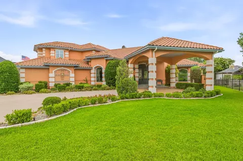 2002 W Emerald Bend Ct, Granbury, TX 76049
