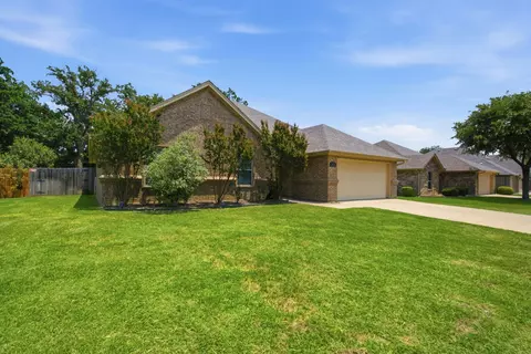 2013 Lindentree Dr, Weatherford, TX 76086