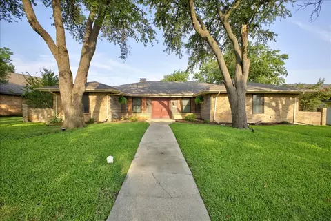2307 Meadow Creek Dr, Carrollton, TX 75006