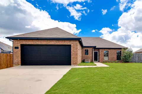 1015 Christine St, Cleburne, TX 76031