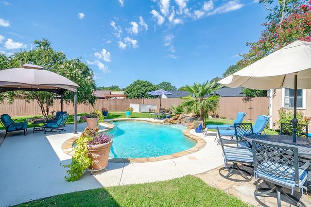 922 Highland Dr, Cleburne, TX 76033