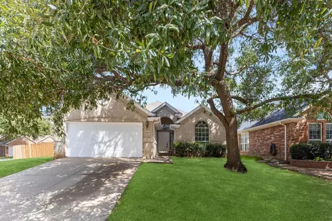 12601 Red Cedar Dr, Euless, TX 76040