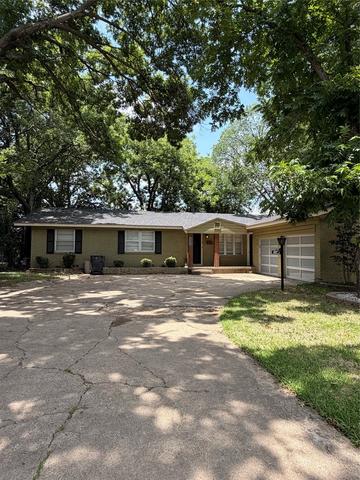 1206 Waggoner Dr, Arlington, TX 76013