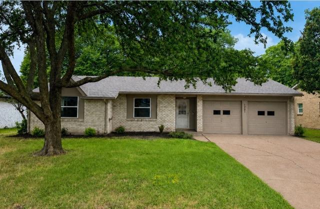 1221 Greenway Dr, Mesquite, TX 75149