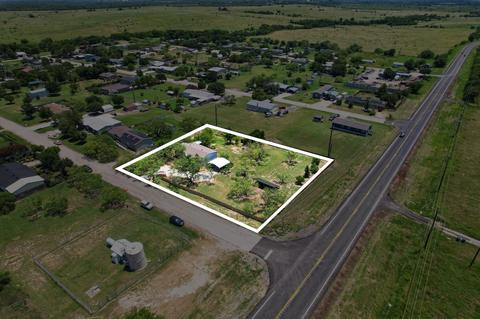 736 Little Joe Rd, Sanger, TX 76266