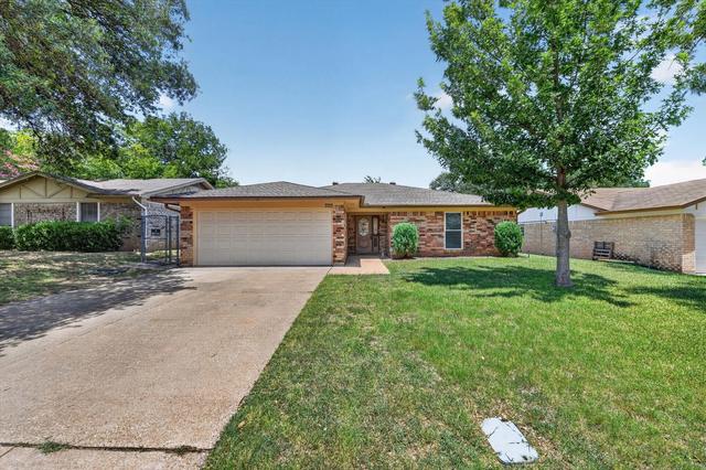 3712 Holly Springs Dr, Fort Worth, TX 76133