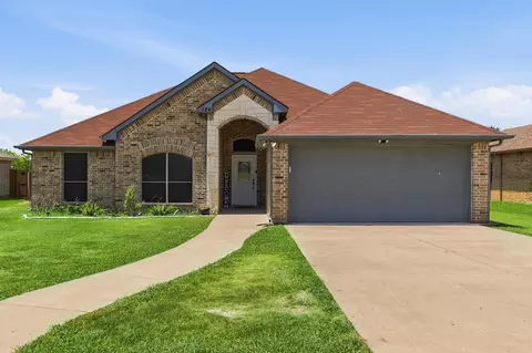 124 Chambers Creek Cir, Maypearl, TX 76064