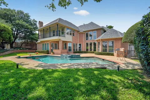 702 Buttermilk Dr, Arlington, TX 76006
