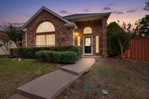 2702 Garden Springs Dr, Richardson, TX 75082