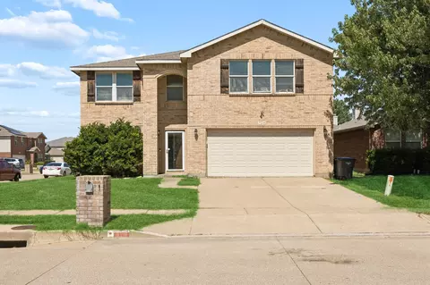 9216 Old Clydesdale Dr, Fort Worth, TX 76123