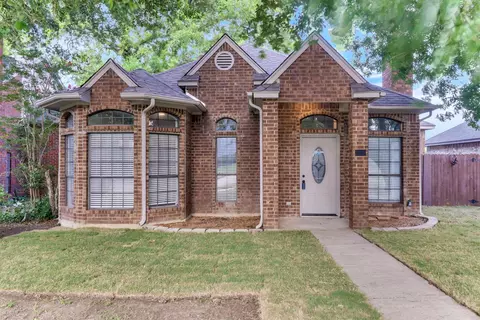 111 Homestead Dr, Lancaster, TX 75146