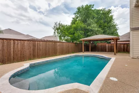 4812 Parkmount Dr, Fort Worth, TX 76137