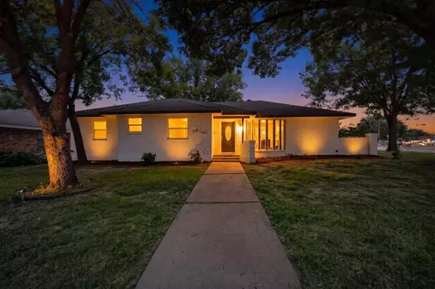 906 Pinedale Ln, Dallas, TX 75241