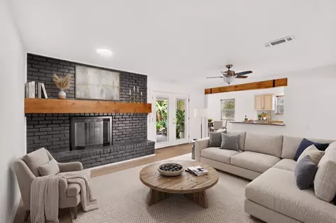 906 Pinedale Ln, Dallas, TX 75241