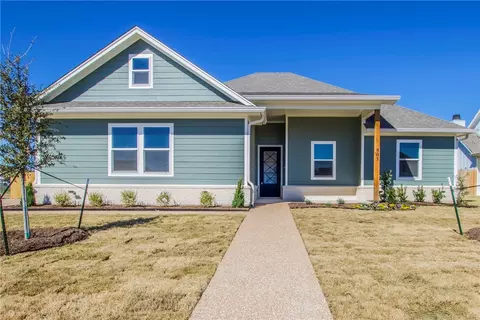 805 Forward Pass Dr, Hewitt, TX 76643