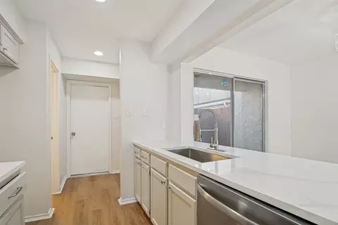 Kitchen - 4938 Rolling Vis, Mesquite, TX 75150 photo 3 of 4