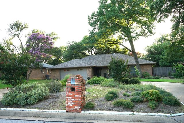 2504 Avonhill Dr, Arlington, TX 76015