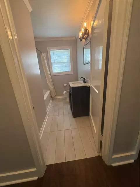 Bath - 123 Washington St, Minden, LA 71055 photo 2 of 2