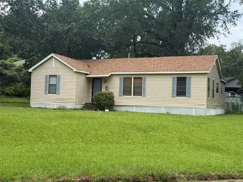 Exterior - 123 Washington St, Minden, LA 71055 photo 7 of 9